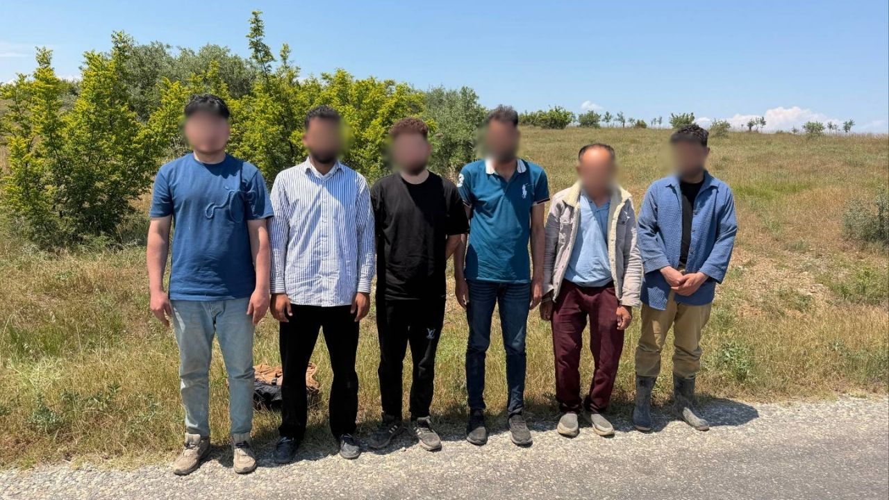 Edirne'nin Uzunköprü ilçesinde 32 düzensiz göçmen yakalandı.